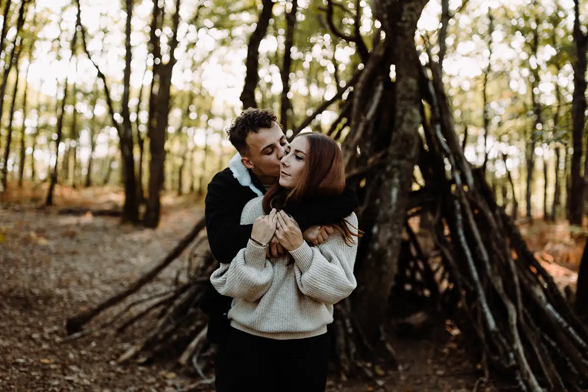 séance photo en couple en forêt à toulouse
