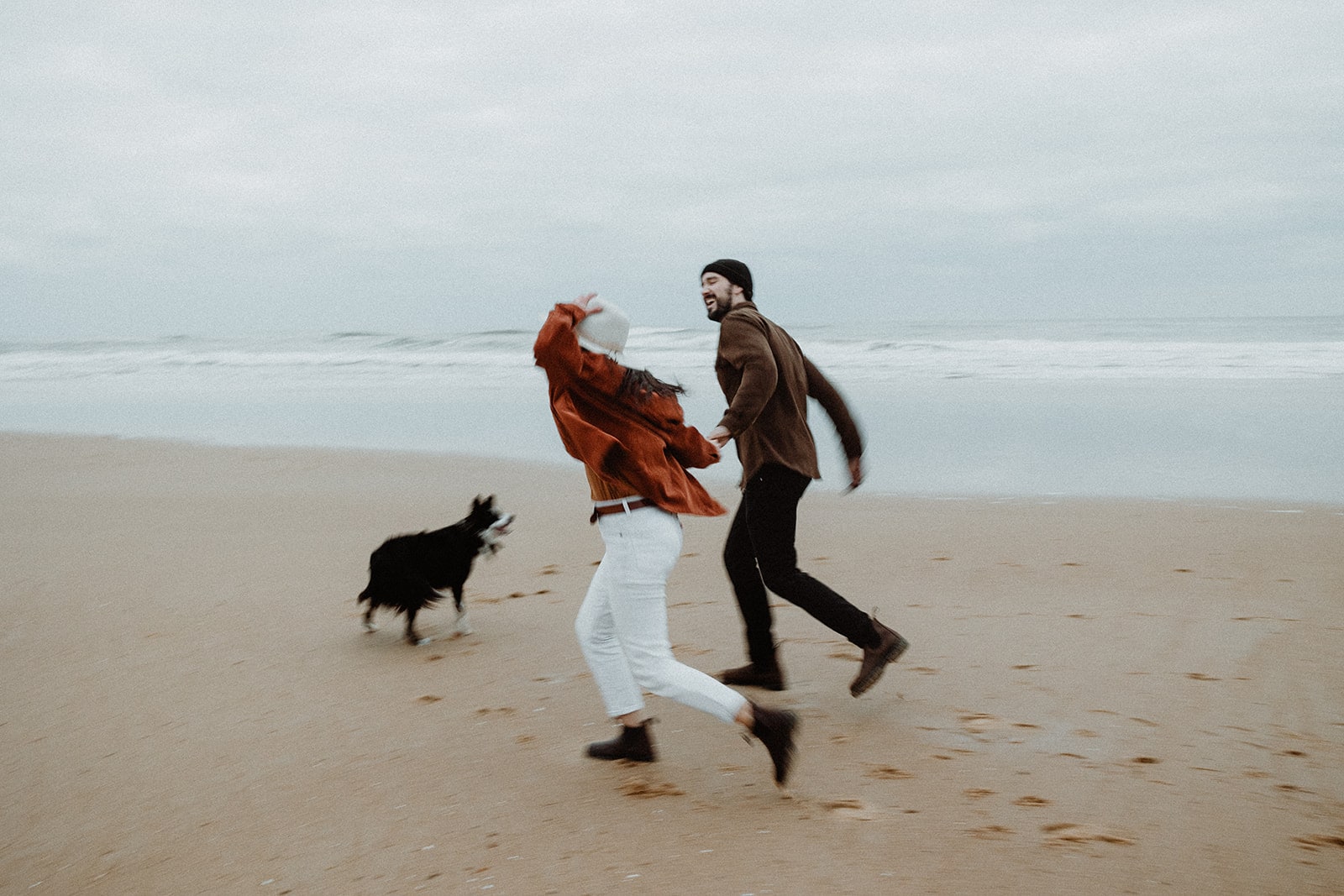 photographe de mariage couple nature plage